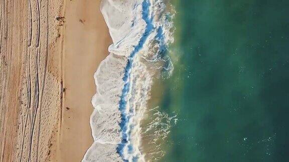 从无人机的角度看海洋海滩