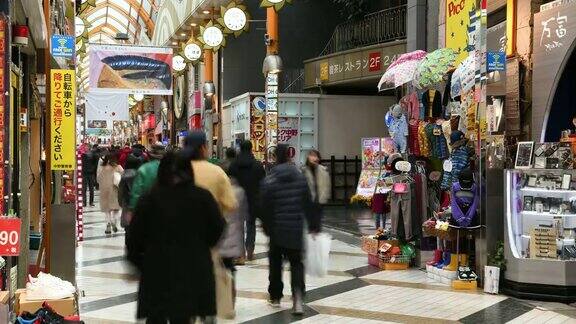 延时:行人在中野太阳购物中心东京日本
