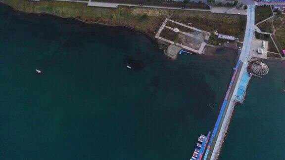 青海湖附近码头的实时鸟瞰图