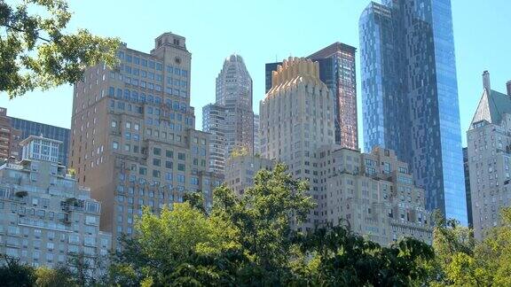 特写:高大的玻璃摩天大楼和纽约市的豪华住宅建筑
