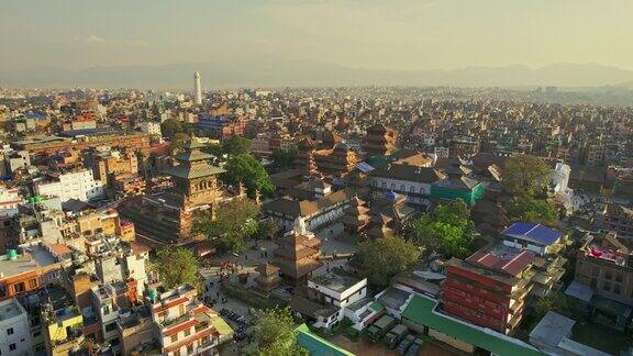 尼泊尔巴德岗杜巴广场上空的无人机视角