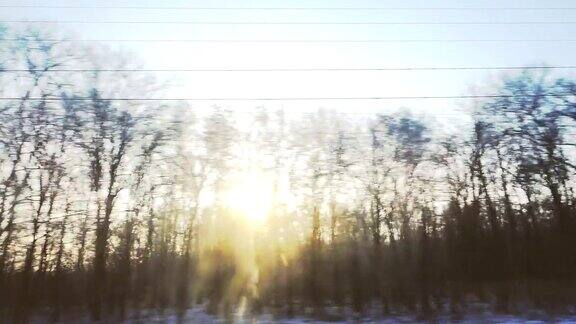 从火车窗口看日出