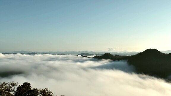 高原自然景观的泰国冬日绿树山