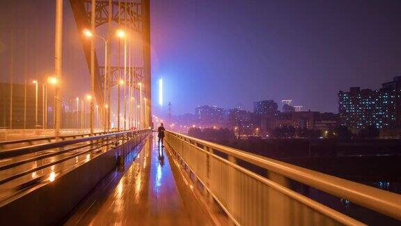 夜光照亮武汉城著名的青川大桥步行侧全景4k时间流逝中国