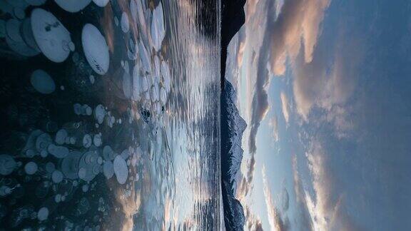 冬天亚伯拉罕湖的日落还有冰泡
