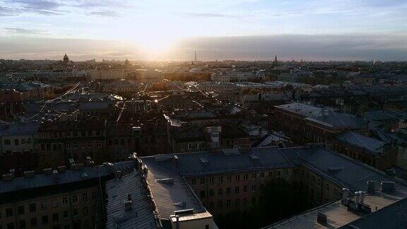 圣彼得堡一个阳光明媚的春天早晨