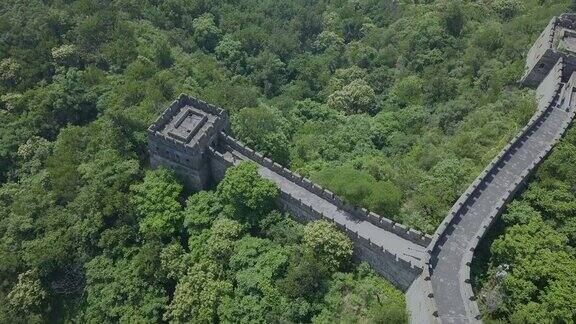 中国的长城北京被森林包围无人机拍摄