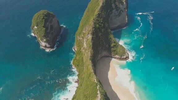鸟瞰图在努沙佩尼达岛印尼巴厘岛克林金海滩