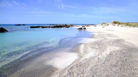 希腊克里特岛埃拉福尼西孤独的沙滩