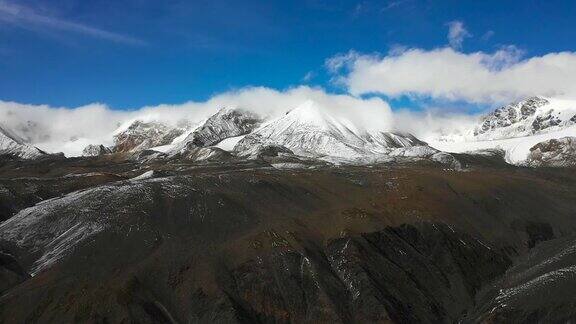 西藏高原冈石卡雪山航拍
