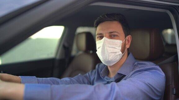 戴着医用防护口罩的司机肖像