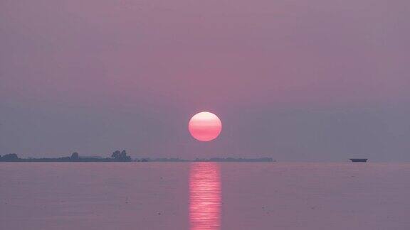 美丽的海景落日余晖海面红日