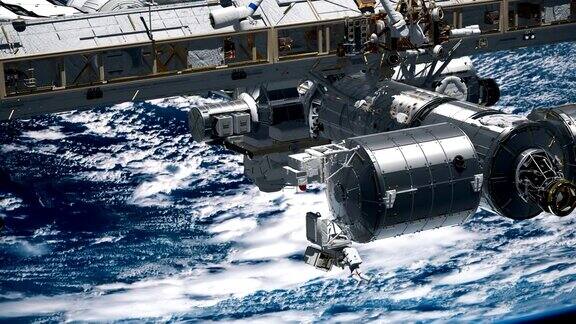 国际空间站围绕地球大气层旋转宇航员太空行走