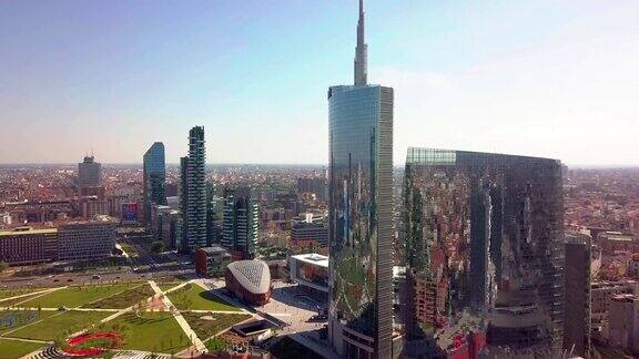 2018年9月26日意大利米兰:从空中俯瞰米兰金融区摩天大楼
