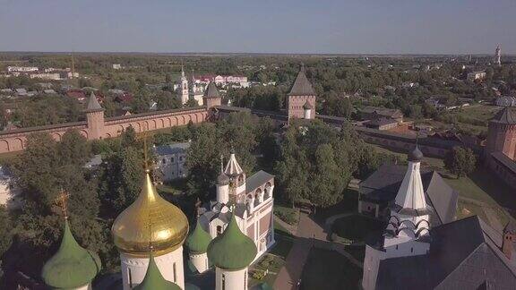 在苏兹达尔的圣尤提缪斯拯救修道院上空飞行古代俄罗斯修道院鸟瞰图弗拉基米尔•州俄罗斯