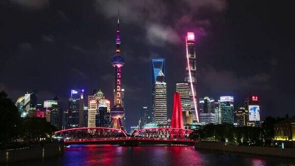 时光流逝上海外滩夜光秀中国
