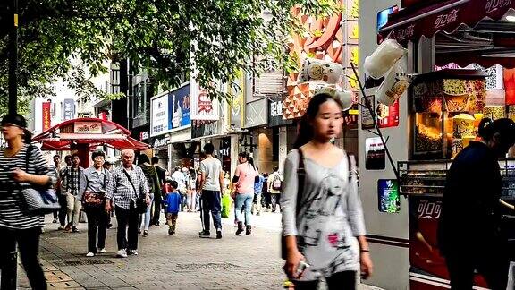 中国广州人们购物街北京路漫步