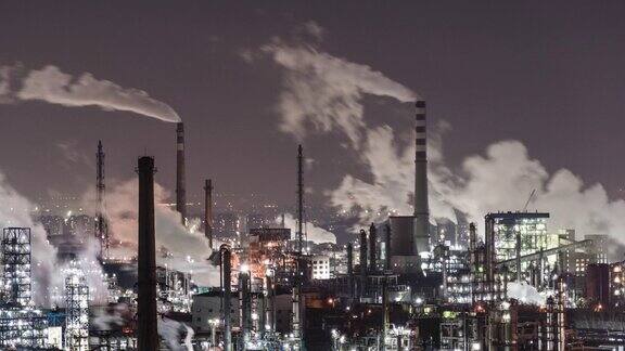 石化工厂和炼油工业夜间的TD鸟瞰图