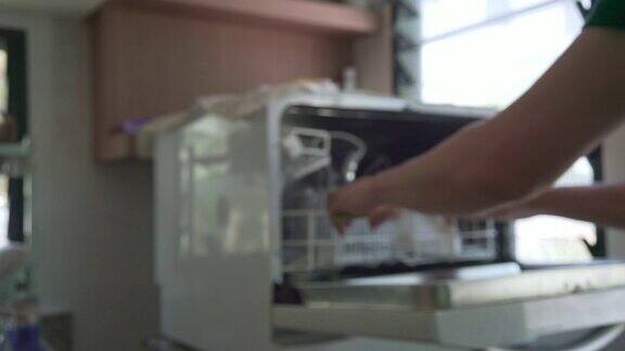 人用移动应用触摸屏控制洗碗机