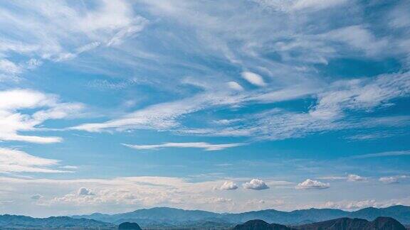 泰国北部的山脉有美丽的云彩