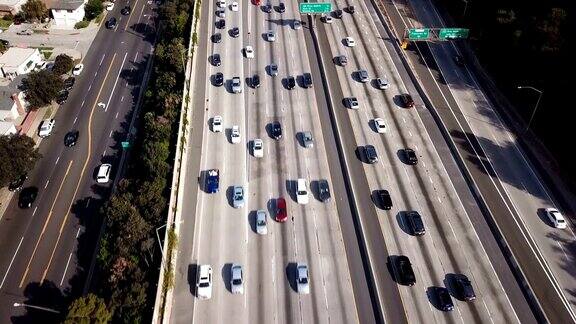 4K鸟瞰洛杉矶高速公路和交通