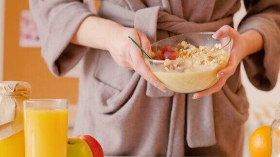 营养均衡的健康早餐燕麦片