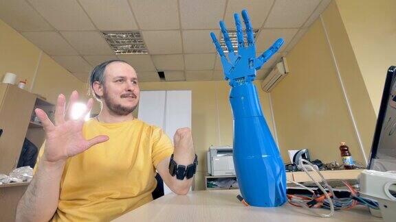 男性截肢手臂控制仿生手未来4k