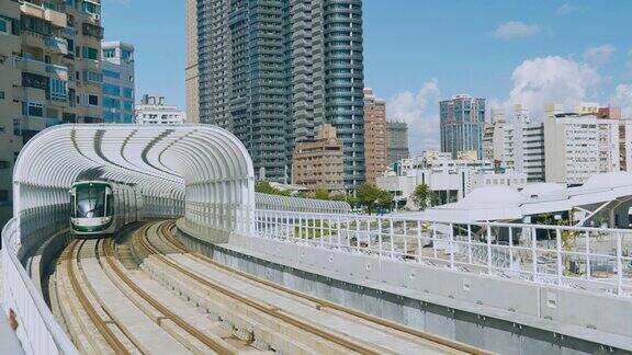 高雄的轻轨系统是台湾首个轻轨交通系统