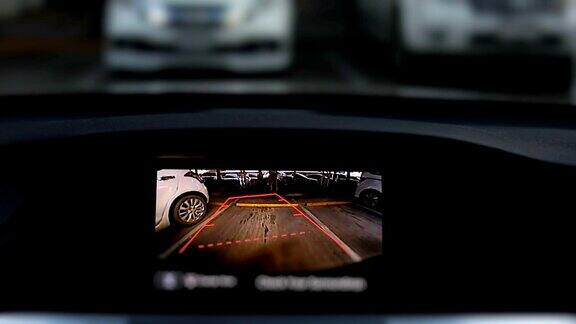汽车后置摄像头后视图数字显示可在停车场驾驶
