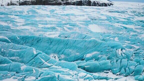无人机拍摄的冰岛巨大冰川Vatnajokull冰岛山上的冰川鸟瞰图