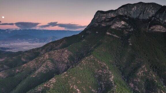 这座大山叫神女峰