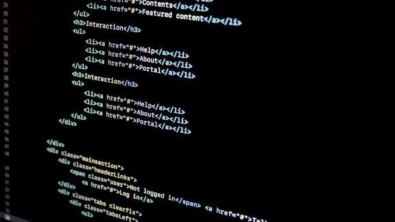 代码2.3通过开发者在笔记本屏幕上滚动HTML代码