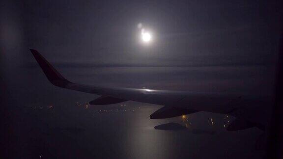 夜航中的机翼