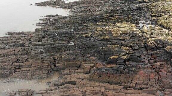 鸟瞰图的岩石部分的苏格兰海岸线在邓弗里斯和加洛韦西南苏格兰