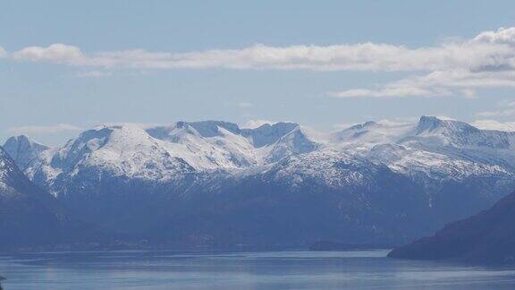 挪威哈当厄峡湾的福格丰纳冰川