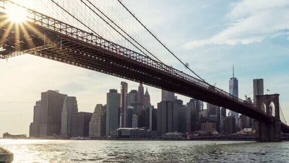 日落时分布鲁克林大桥的纽约城市景观美国纽约