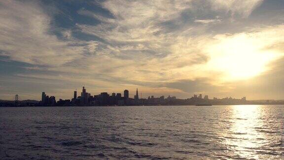 日落时分的旧金山商业区