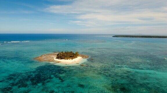 鸟瞰图美丽的海滩热带岛屿吉亚姆岛菲律宾Siargao