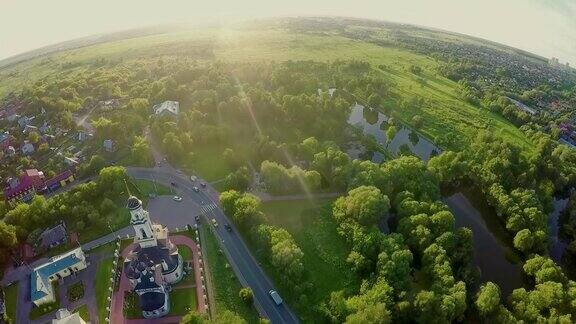 俄罗斯中部夏季乡村景色的空中景观