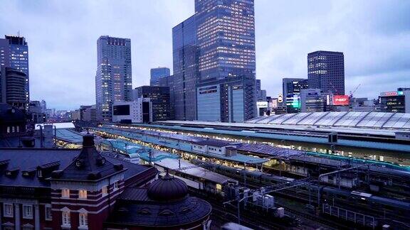 东京火车站附近的现代办公大楼
