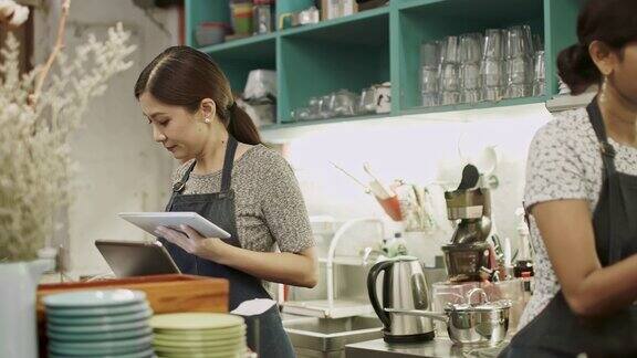 亚洲女性在马来西亚咖啡店工作的实时平移视频