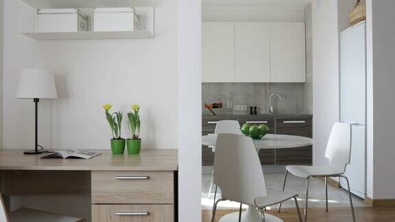 4k斯堪的纳维亚风格的现代公寓内部配备厨房和工作场所运动全景
