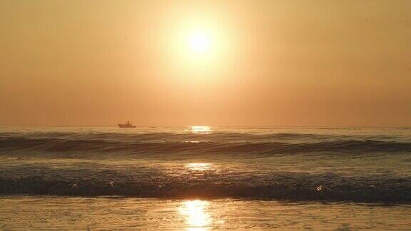 日出的海边