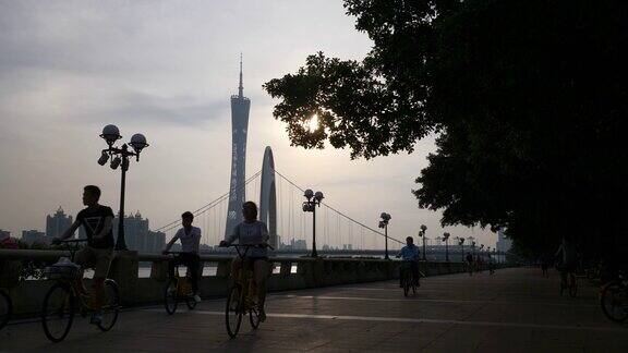 日落时分广州市名桥广州塔滨江慢镜头全景4k中国
