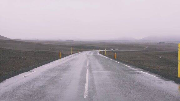 冰岛冬季的上坡路景观