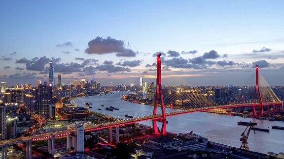 航拍日落时的上海黄浦江及城市景观