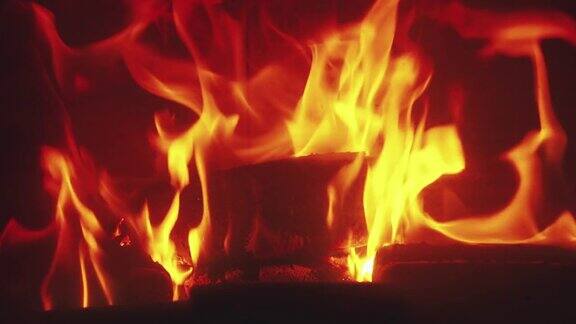 特写火焰在壁炉