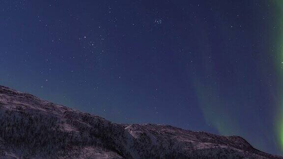 北极光北极光或北极光在挪威夜空中的时间流逝