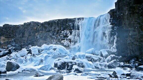 冰岛Thingvellir国家公园冰雪瀑布景观视频