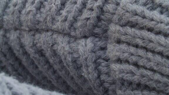 厚厚的灰色羊毛针织毛衣